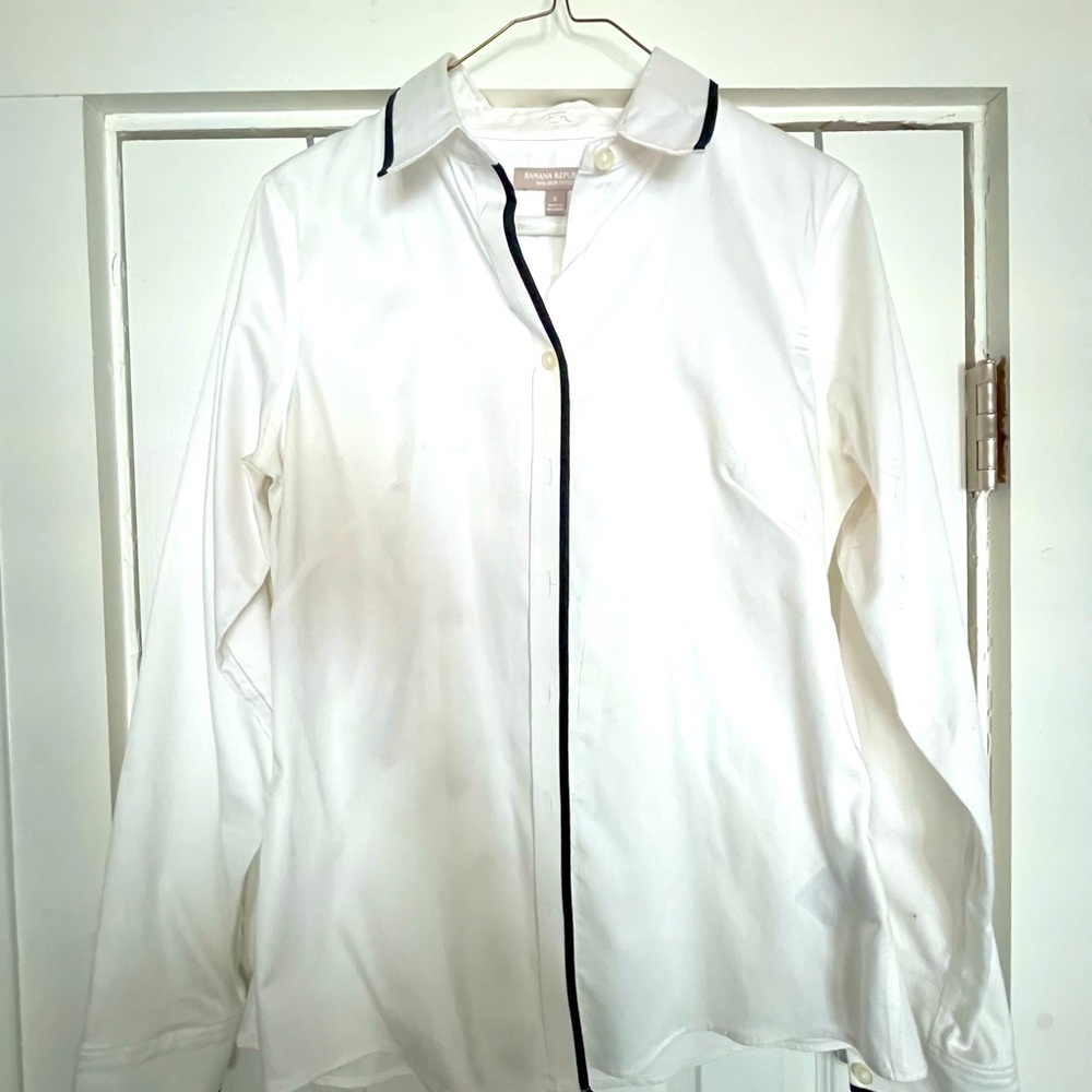 Banana Republic Long Sleeve Button up fitted shirt